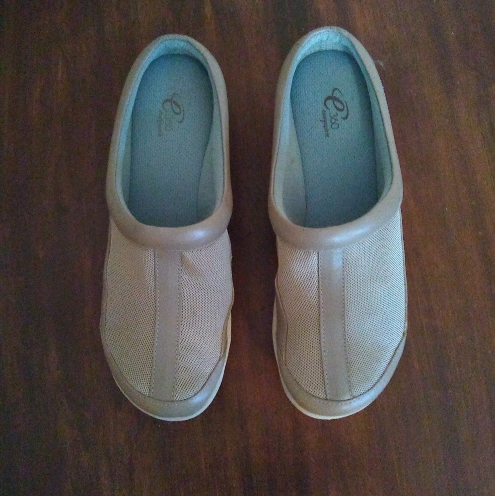 Easy Spirit Clogs
